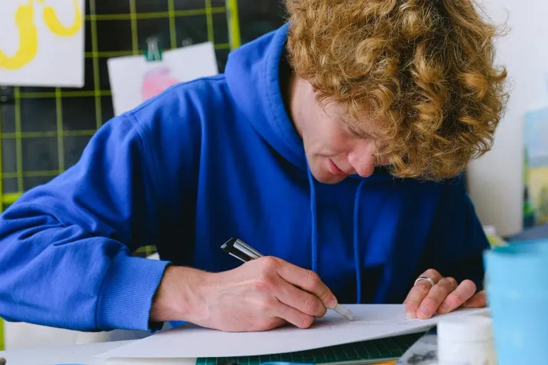 IA no trabalho: Novos dados mostram como os trabalhadores realmente usam a IA